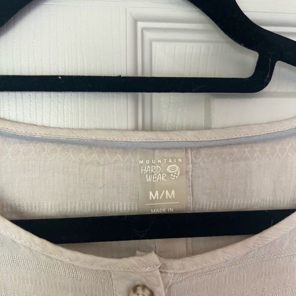 Mountain Hardwear Button Down Short Sleeve Cream Shirt Medium - Picture 3 of 5